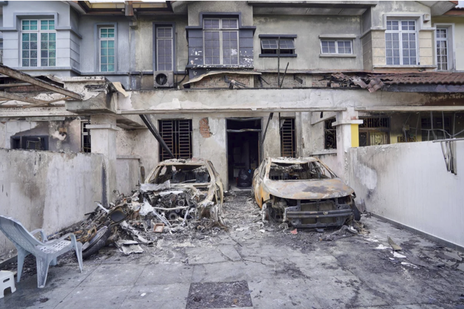Image from: Four houses set ablaze in petrol bomb attacks at Bukit Indah