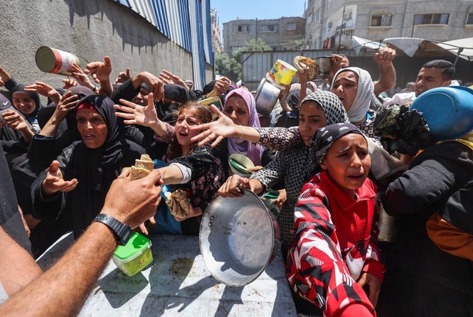 Image from: ‘We'll return to famine' - Displaced families in Gaza protest World Central Kitchen meal cuts