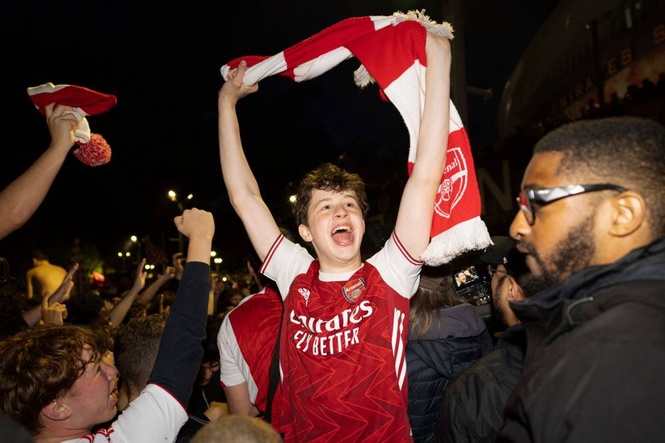 Image from: Arsenal crowned Premier League champions after Man City draw