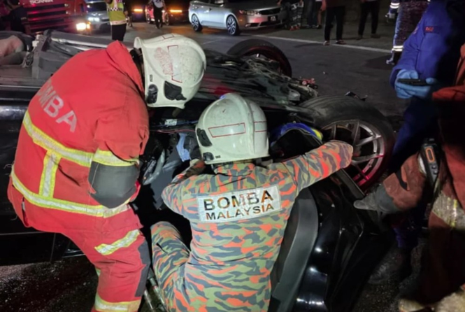 Image from: Three dead, one seriously injured after car crashes into cement lorry on Karak Highway