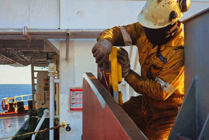 Image from: Offshore work: The invisible dangers workers face every day at sea