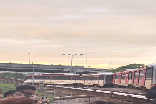 Image from: Train derails near Chan Sow Lin station; Rapid KL activates alternative plan