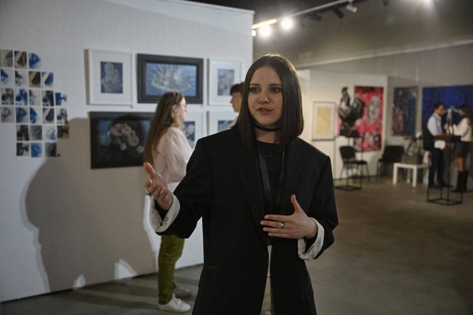 Image from: War trauma pushes more Ukrainians to become artists