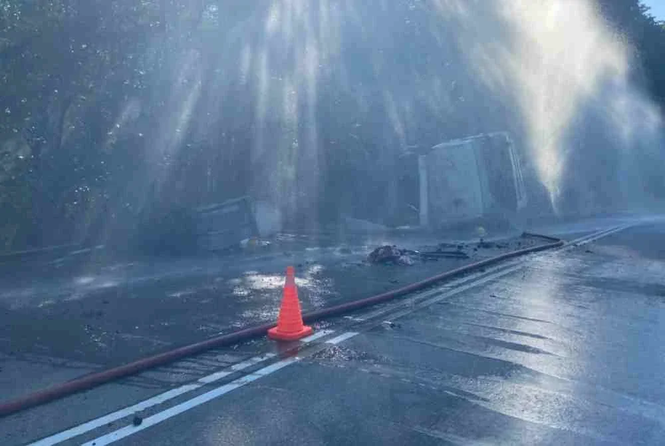 Image from: Hydrochloric acid spill after lorry overturns in Cherating