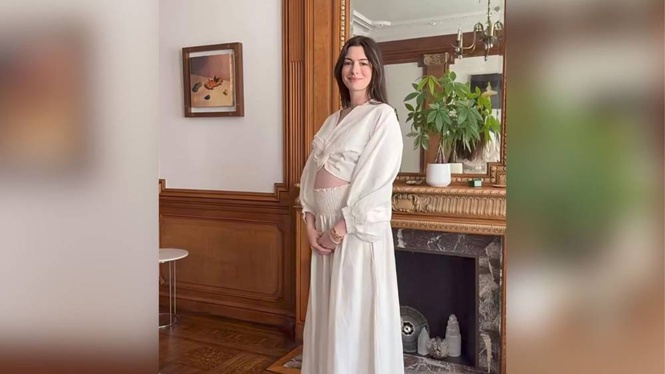 Image from: Anne Hathaway announces pregnancy with third child