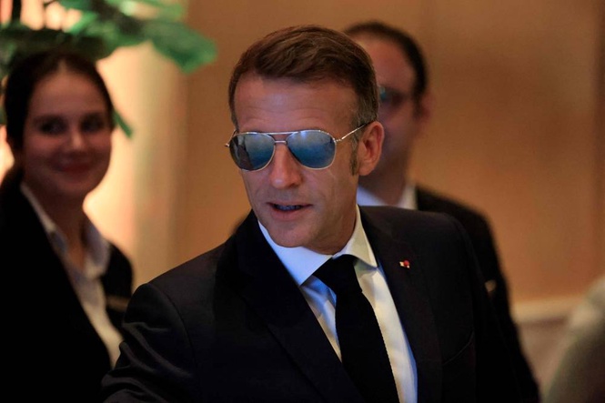 Image from: Explosions heard in Damascus during French president's visit