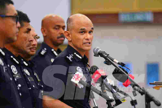 Image from: Cops say loopholes still letting minors purchase sharp weapons online
