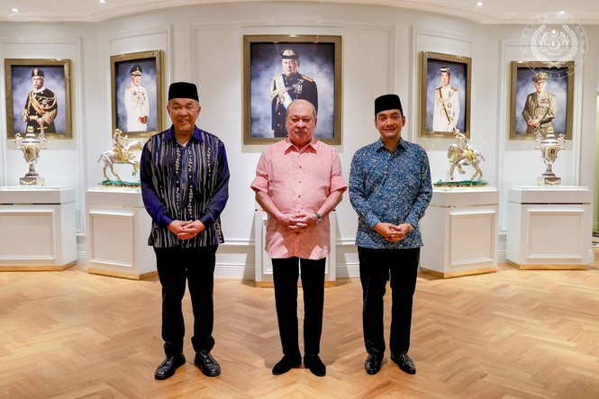 Image from: Onn Hafiz arrives at Istana Bukit Serene