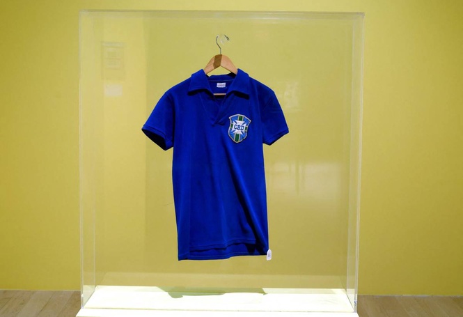 Image from: Pele's 1958 World Cup final shirt sells for $4.9 million