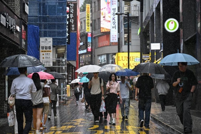 Image from: Heavy rain battered Seoul, 10 national parks closed