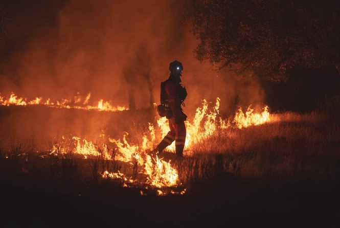 Image from: Two wildfires merge near Madrid, 19,000 evacuated or confined