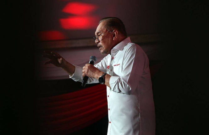 Image from: Anwar urges voters to reject race politics, says leaders must serve all Malaysians