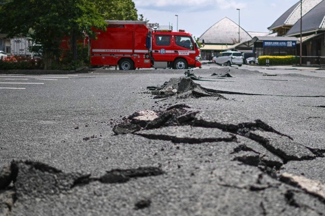 Image from: Japan quake toll hits 34 as survivors struggle in heat
