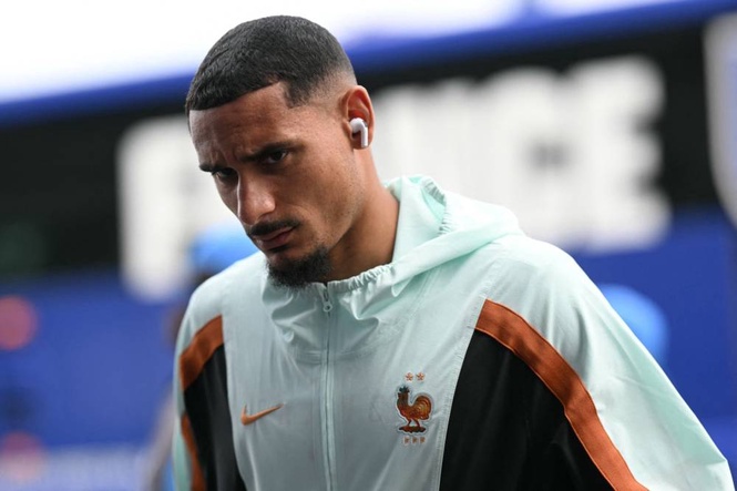 Image from: Chelsea sign France defender Lacroix from Crystal Palace