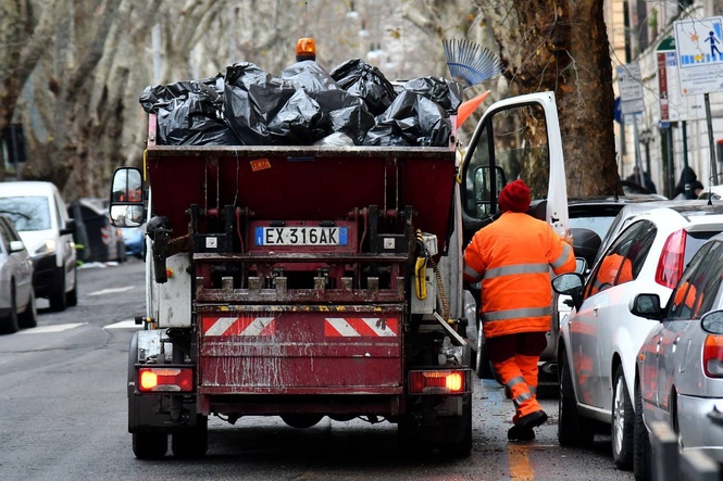Image from: Garbage collectors recover €1 million lottery ticket after overnight search