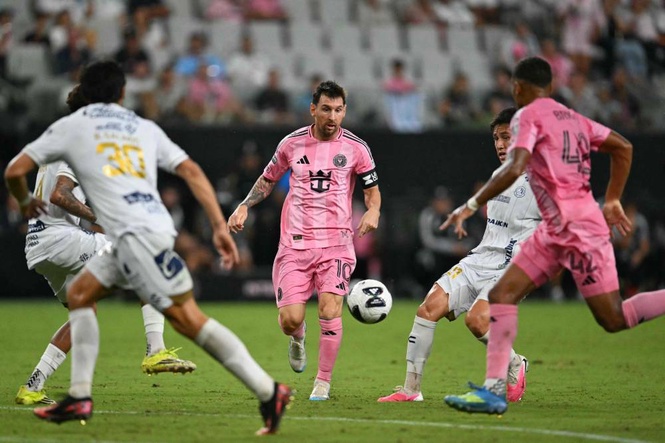 Image from: Messi scores twice on his first start since World Cup final