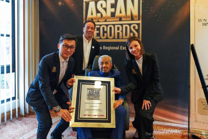 Image from: Tun M and Dr Hasmah set historic centenarian milestone as former leader couple