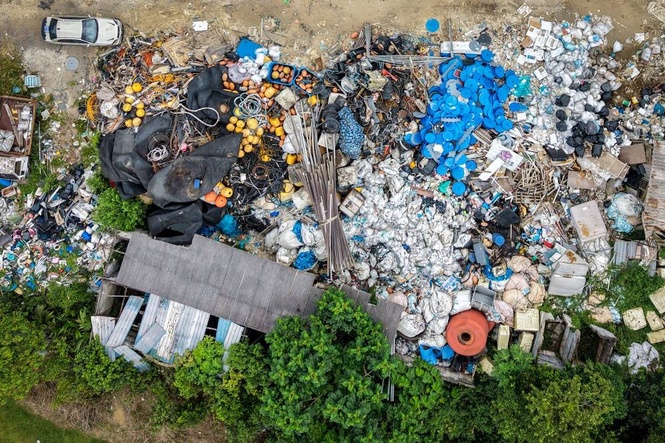 Image from: Singapore halts construction waste exports to Malaysia after dumping probe