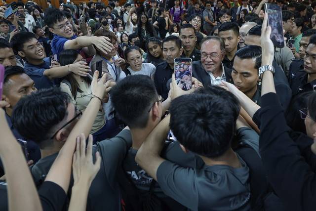 Image from: MoHE halts disciplinary proceedings involving student freedom of expression