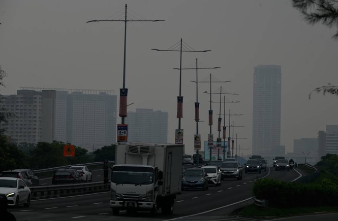 Image from: Prolonged haze exposure harms healthy people too, doctor warns