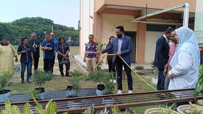 Image from: SK Taman Sri Muda taps rainwater to cut reliance on treated water