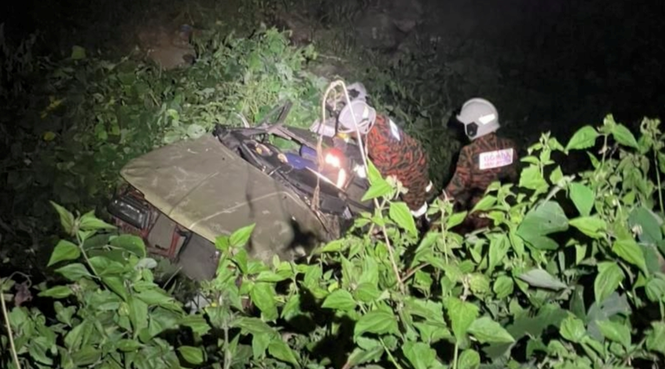 Image from: Car skids into ravine, three killed in Lahad Datu