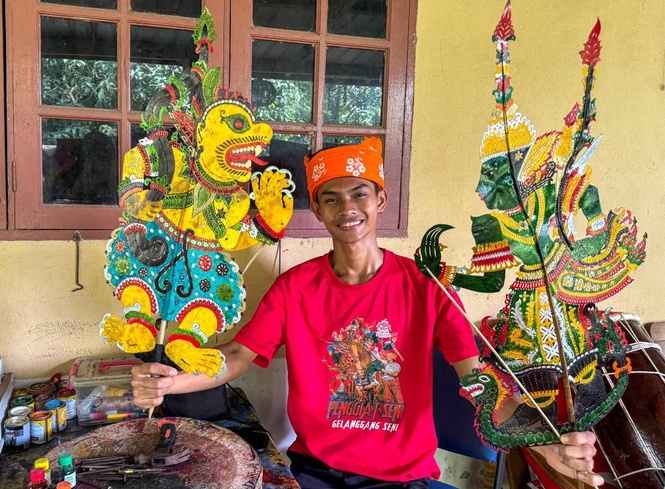 Image from: 19-year-old Wayang Kulit puppet maker keeps tradition alive, eyes overseas market
