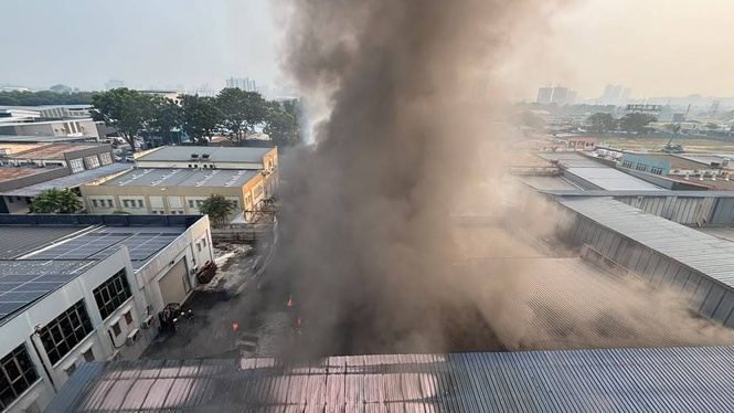 Image from: Fire destroys four factories at Puchong Industrial Park