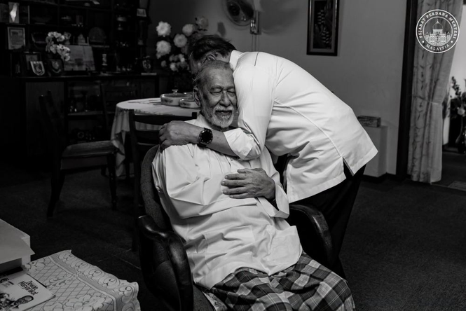 Image from: PM Anwar's eldest brother passes away
