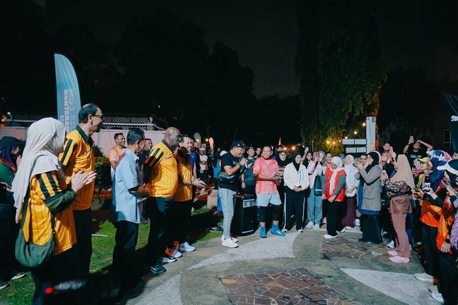 Image from: Run with Legends: Malaysia's sports icons unite for iklas.com half marathon