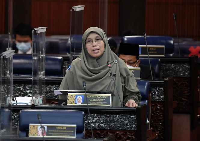 Image from: Rantau Panjang MP Siti Zailah injured in Kuala Lipis road accident