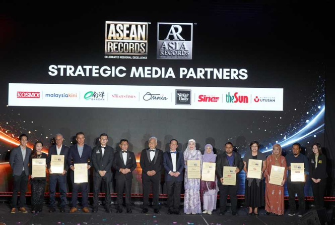 Image from: 205 records celebrated at ASEAN Records, ASIA Records gala night