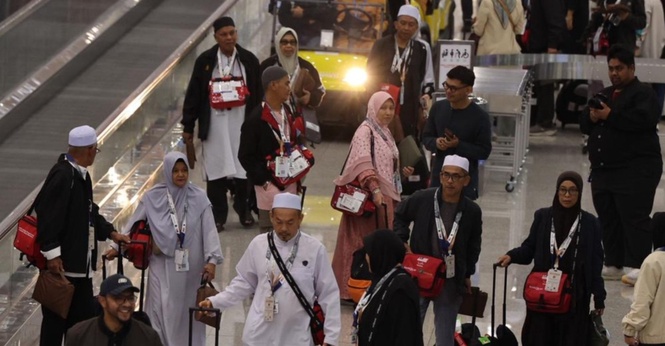 Kumpulan Pertama Jemaah Haji Malaysia Berlepas Ke Tanah Suci