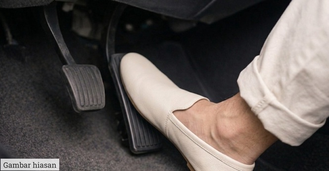 Ramai Pernah Dalam Situasi Ini, Punca & Cara Elak Tersalah Pijak Pedal Minyak Kereta