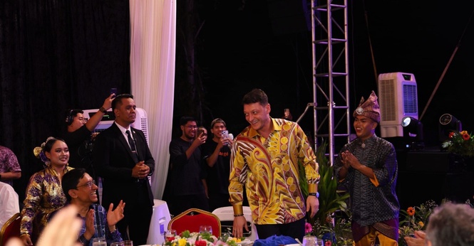 Mesut Ozil Luah Rasa Seronok Kunjungi Malaysia, "Rakyat Hebat & Makanan Lazat"