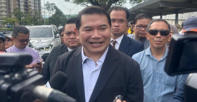 Siasatan Kes Salah Guna Kuasa: Rafizi Beri Keterangan Di SPRM Putrajaya