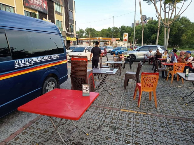 “Malam Ni Letak Balik” - Premis Di Cyberjaya Disita Guna Ruang Parking Untuk Berniaga