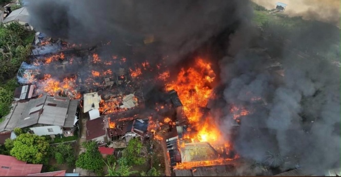 Beberapa Rumah Hangus DijIlat Api Dalam Kebakaran Di Kampung Cina