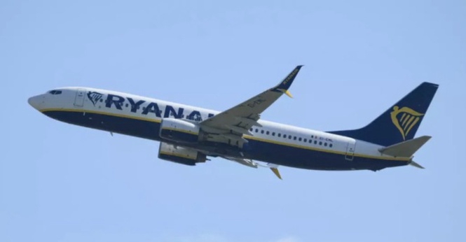 Tingkap Tertanggal, Satu "Flight" Cemas Bila Lelaki Nyaris Tersedut Keluar