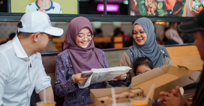 Steven Sumbang Laptop Kepada Anak Bekas Pemandu, Jadikan Anak Angkat