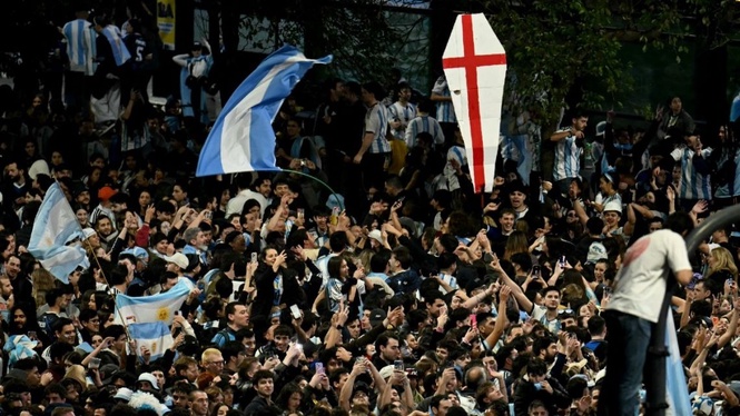Buenos Aires Dibanjiri Penyokong Selepas Argentina Singkir England