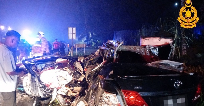 Enam Lelaki Maut Kereta Bertembung Lori Satu Tan