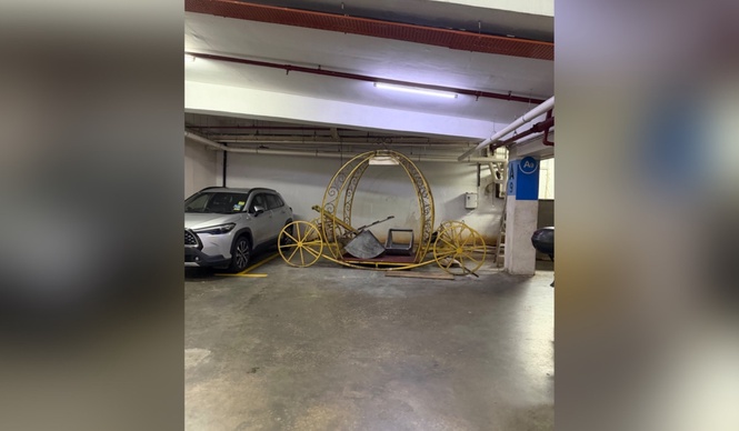"Cinderella" Punya Ke Ni?..." Kelihatan Kereta Labu Di Parkir 'Shopping Mall' Curi Perhatian Ramai