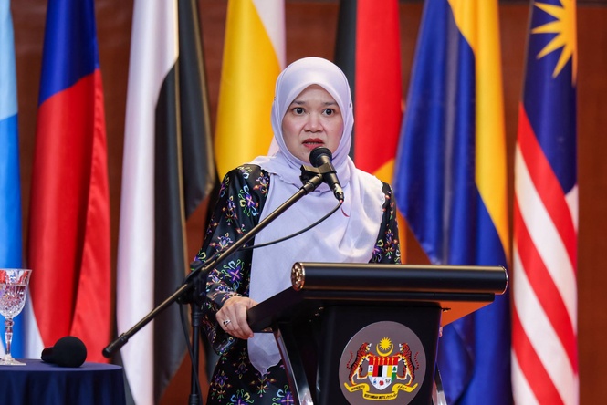 “Lulus Ya Cikgu”- Fadhlina Luluskan RM150,000 Bina Laluan Jetfloat Demi Murid Pedalaman