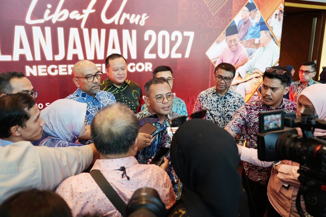 PH Hormati Kuasa Agong Dalam Isu Pengampunan Najib - Amirudin
