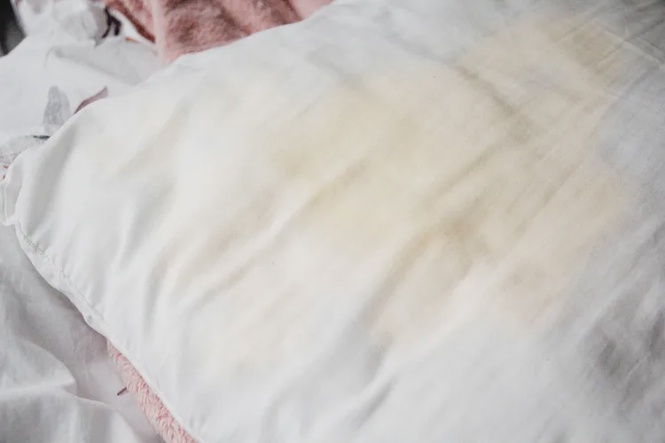 7 Cara Hilangkan Kesan Kuning Pada Sarung Bantal Putih