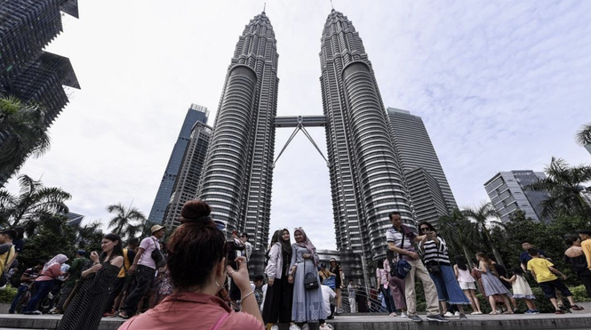 7 Cara Rakyat Malaysia Mengamalkan Perpaduan Tanpa Sedar Setiap Kali Melancong