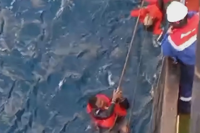 16 Penumpang Feri Virgo Transport 08 Diselamatkan Kapal Tangki Selepas Tenggelam Di Laut Jawa