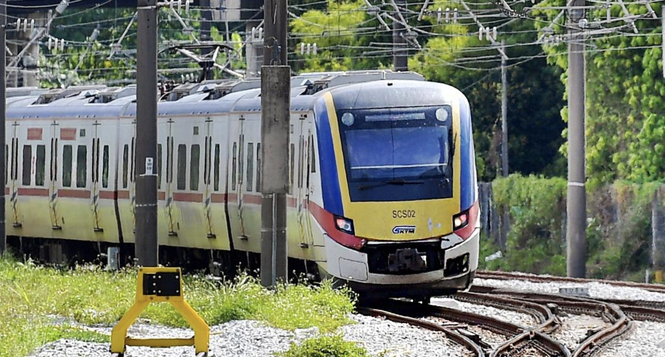 Tingkap Tren Komuter Utara Pecah Akibat Vandalisme - KTMB