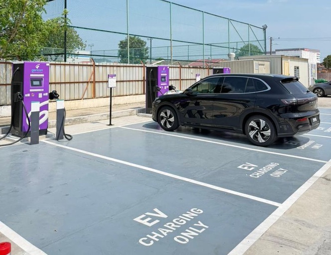 Gentari’s largest EV Charging Hub in Penang, 540kW total capacity with 6 bays at Bayan Baru
